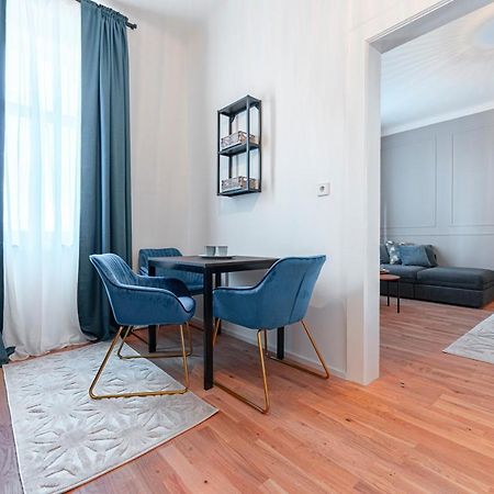 City Appartement Wagram Am Hauptbahnhof Sankt Poelten Buitenkant foto