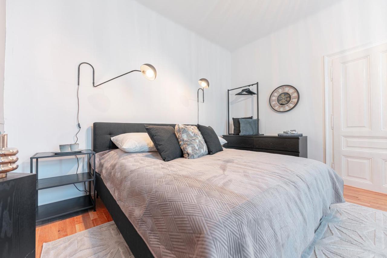 City Appartement Wagram Am Hauptbahnhof Sankt Poelten Buitenkant foto