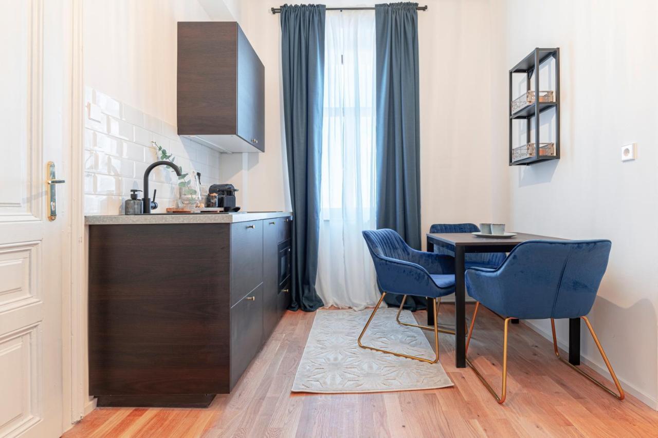 City Appartement Wagram Am Hauptbahnhof Sankt Poelten Buitenkant foto
