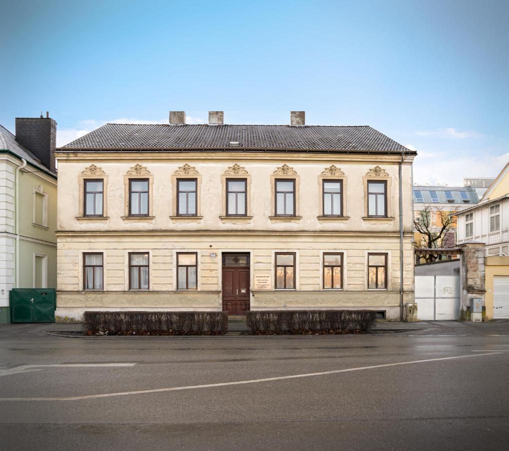 City Appartement Wagram Am Hauptbahnhof Sankt Poelten Buitenkant foto