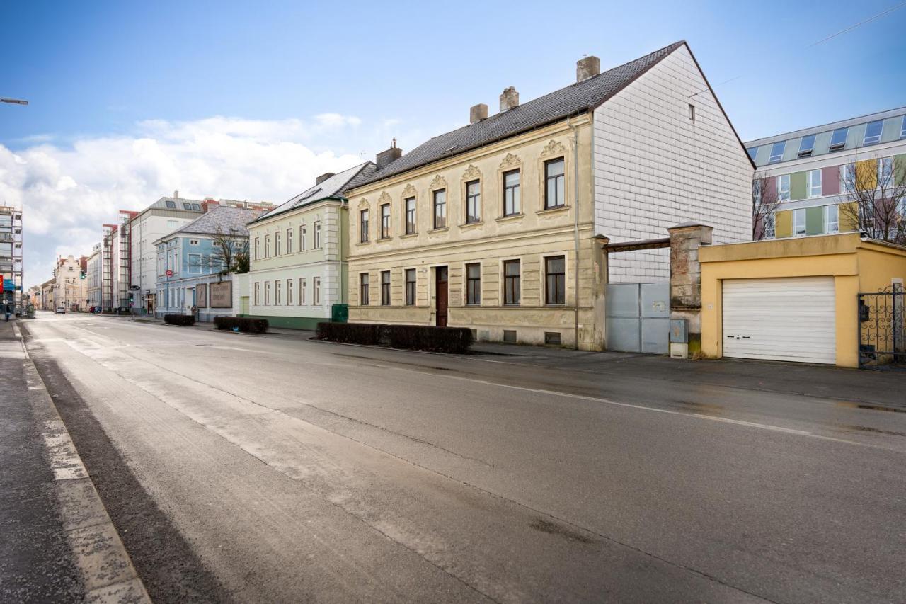 City Appartement Wagram Am Hauptbahnhof Sankt Poelten Buitenkant foto